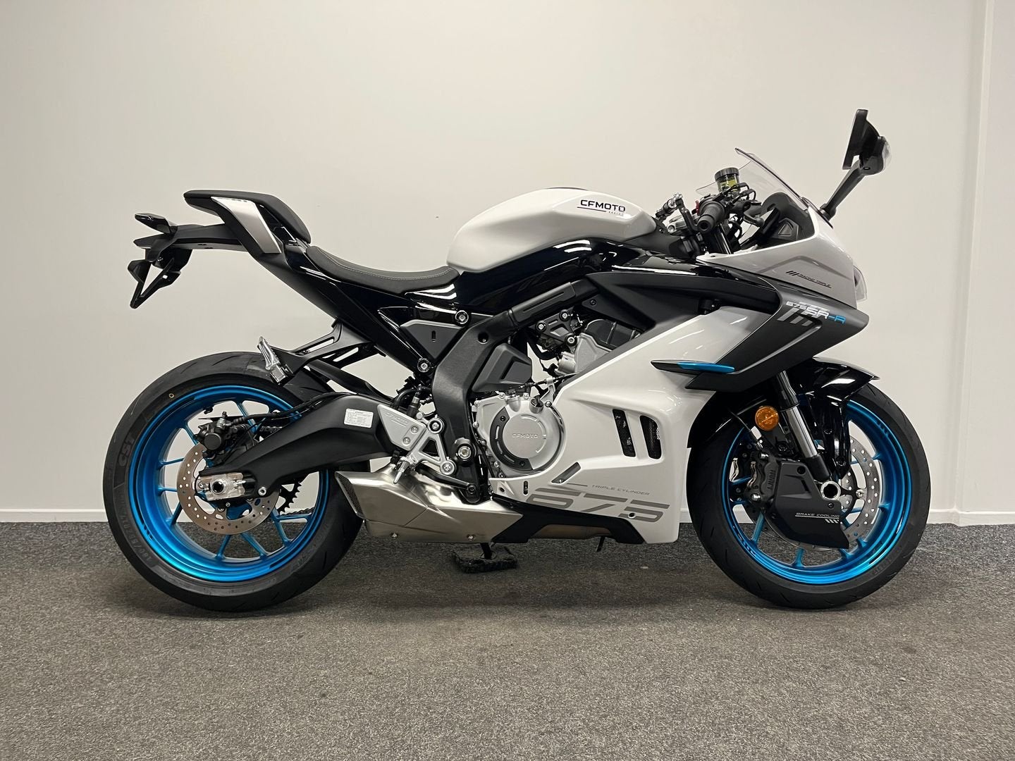 CFMOTO 675 SR-R 5 JAAR GARANTIE Barbier Motorsport (bj 2026), Motoren, 675 cc, 2 cilinders, Bedrijf, Onbekend