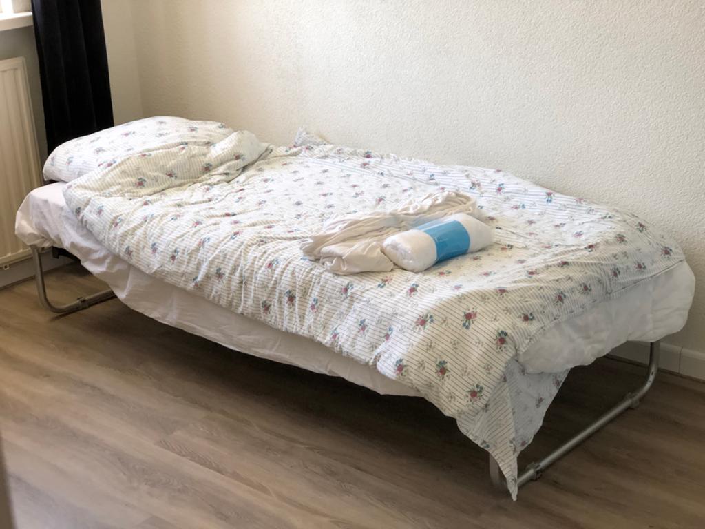 GRATIS eenpersoonsbed incl. matras, kussen, dekbed, hoezen, Huis en Inrichting, Ophalen, Gebruikt, 90 cm, Eenpersoons