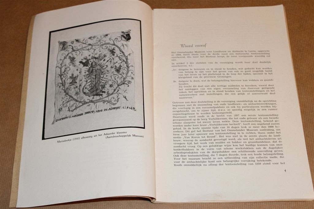 Van Vlas tot Linnen — Catalogus Tentoonstelling Leens [1961], Ophalen of Verzenden, Gelezen