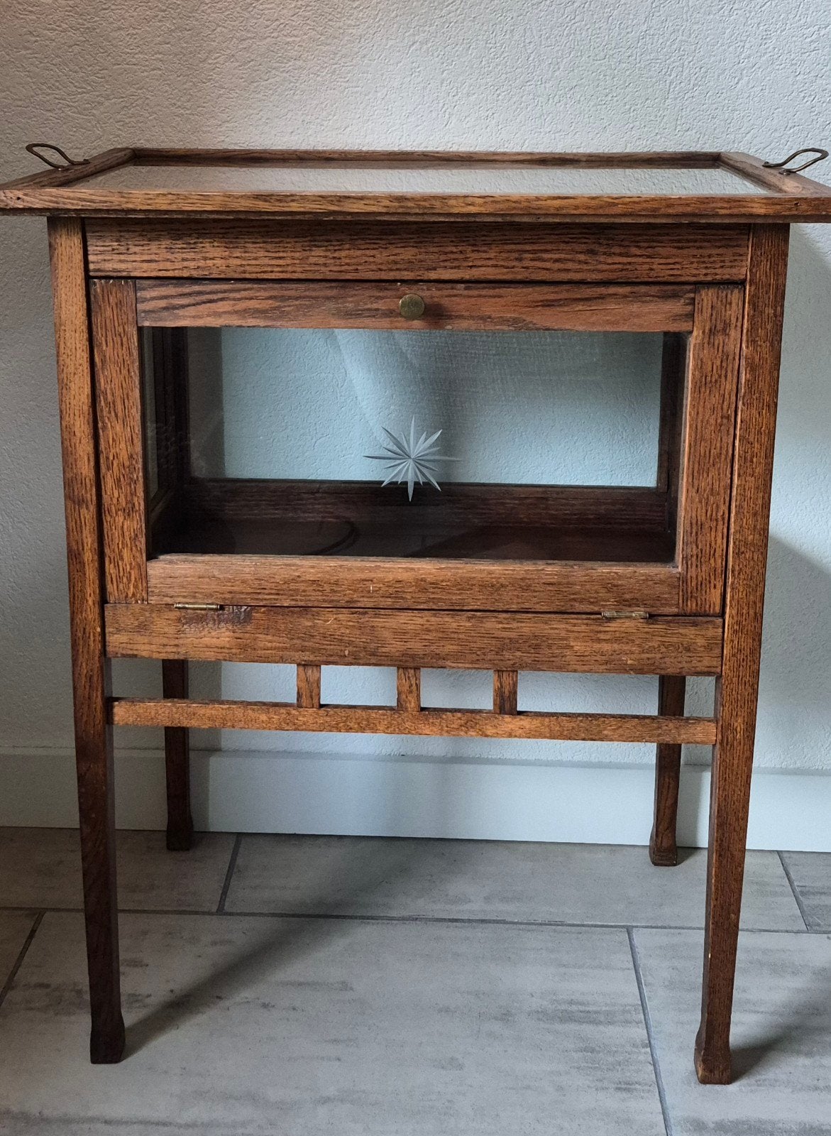Antieke houten theekastje met dienblad, Ophalen