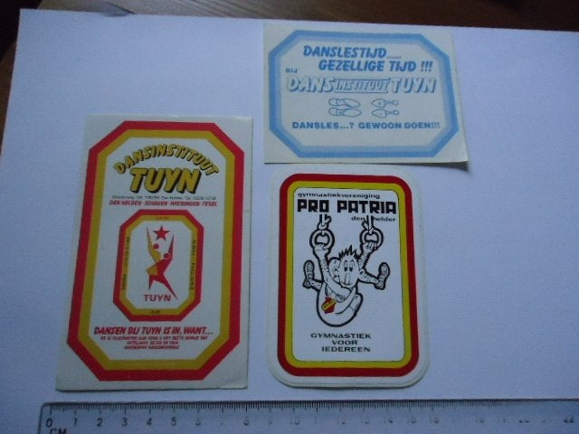 sticker oud Den Helder TUYN dansschool pro patria gym retro, Verzamelen, Verzenden, Zo goed als nieuw, Bedrijf of Vereniging