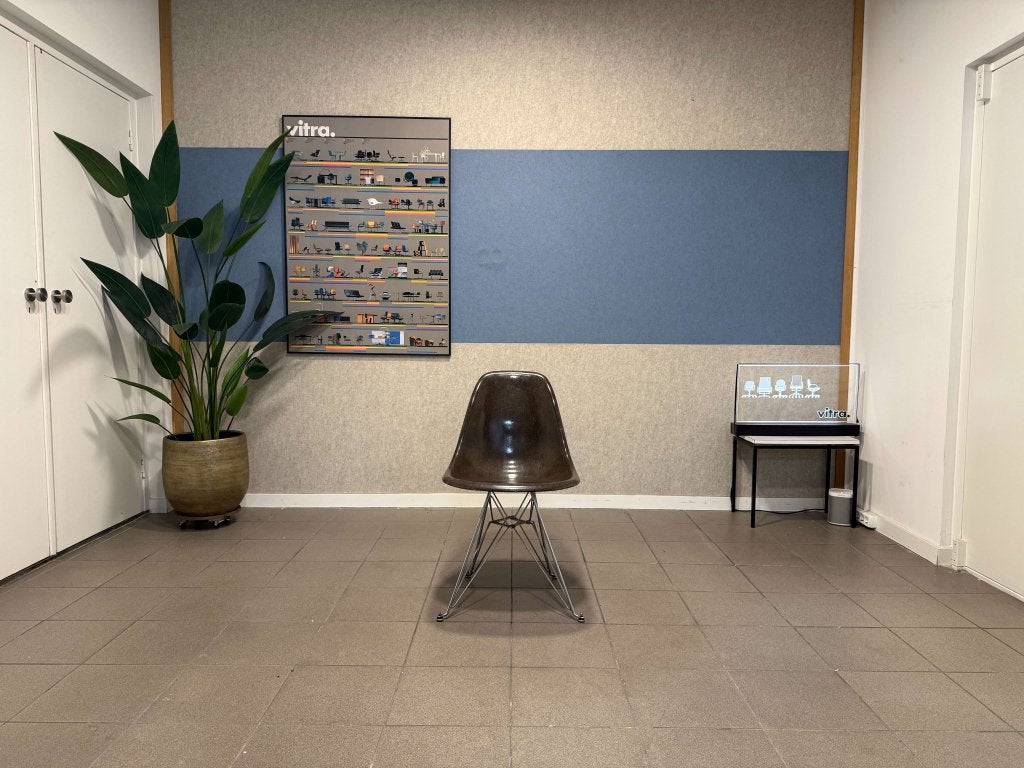 Herman Miller | Eames | DSR | Seal Brown Fiberglass | 1x, Bruin, Herman Miller, Ophalen of Verzenden, Herman Miller