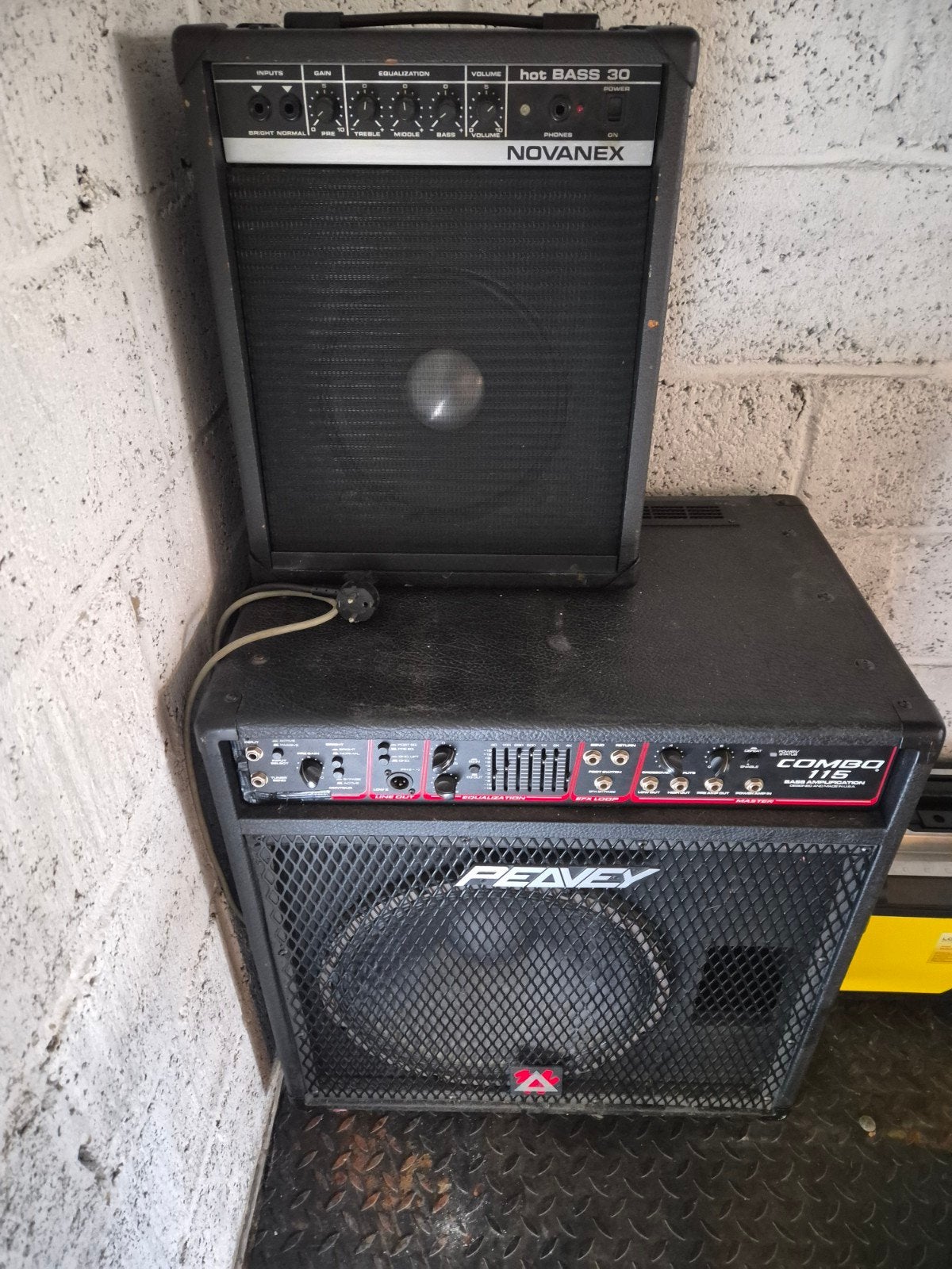 2 versterkers. werken zeer goed, Ophalen, Zo goed als nieuw, Minder dan 50 watt