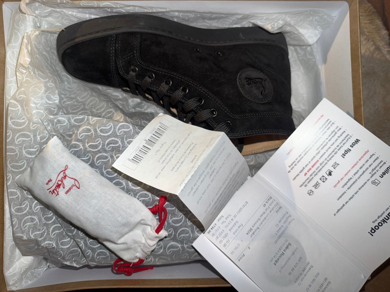 Christian Louboutin Zwart Suède Sneakers Maat 40, Zwart, Ophalen of Verzenden, Sneakers of Gympen, Zo goed als nieuw