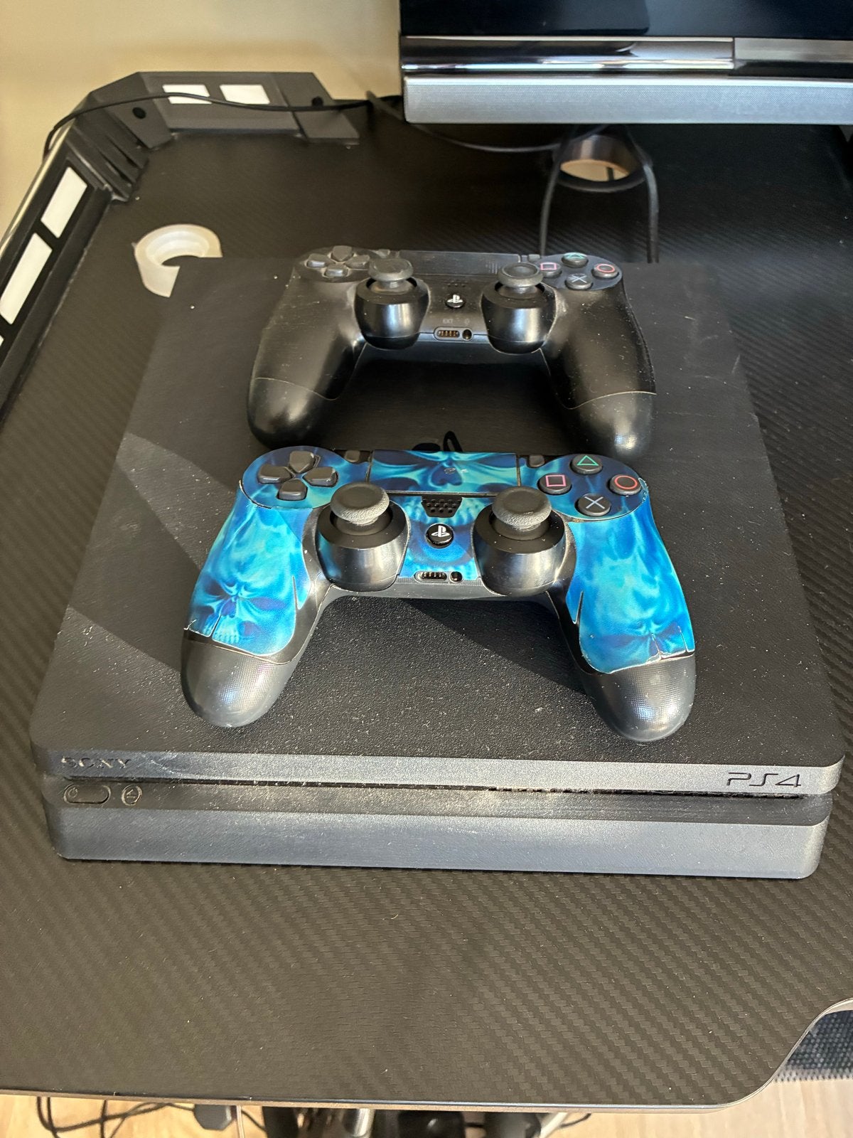 PlayStation 4 Slim met 2 controllers en 2 games, Spelcomputers en Games, Met 2 controllers, Ophalen of Verzenden, Slim, 500 GB