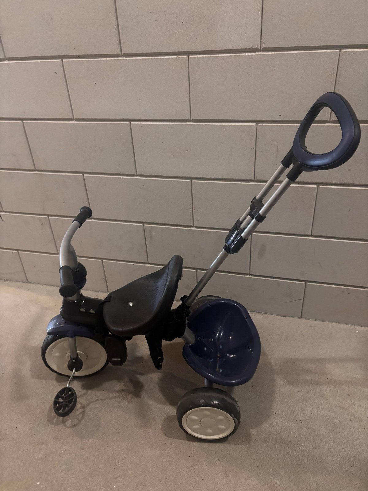 Blauwe peuterfiets met duwstang - Gratis, Kinderen en Baby's, Speelgoed | Buiten | Voertuigen en Loopfietsen, Ophalen, Gebruikt