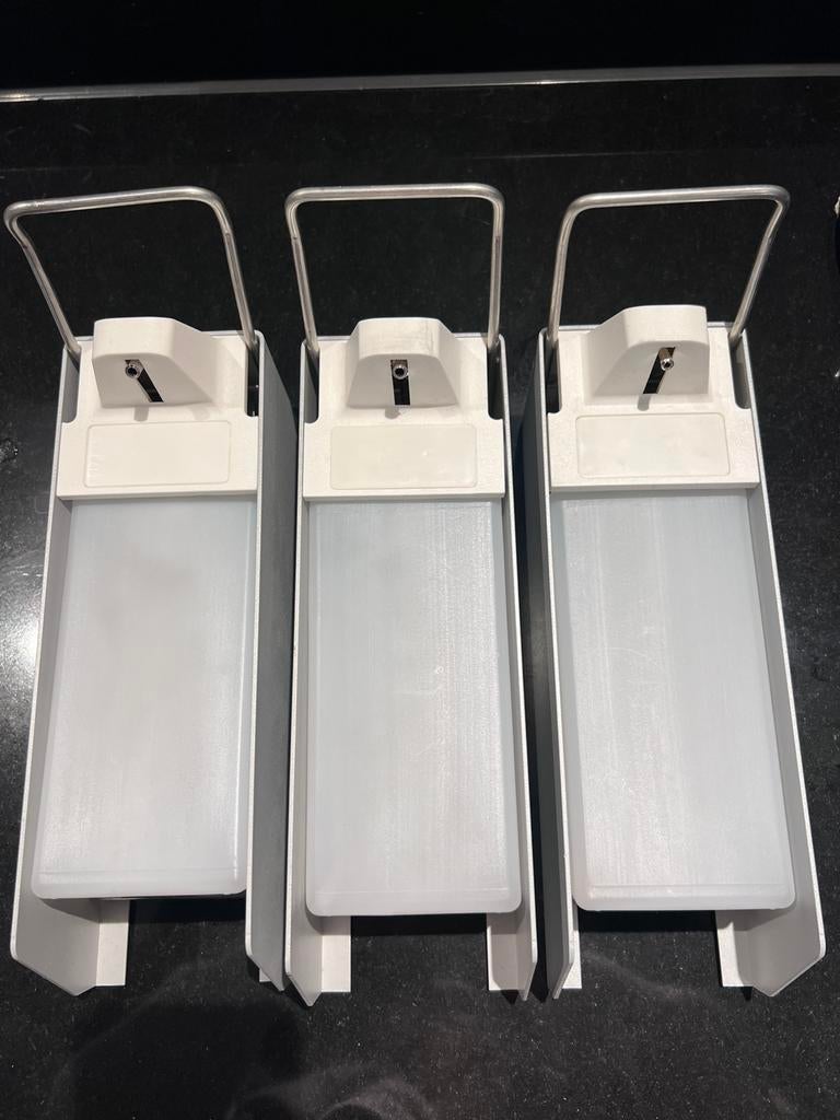 Zeep en desinfectie dispensers, Huis en Inrichting, Schoonmaakartikelen, Ophalen