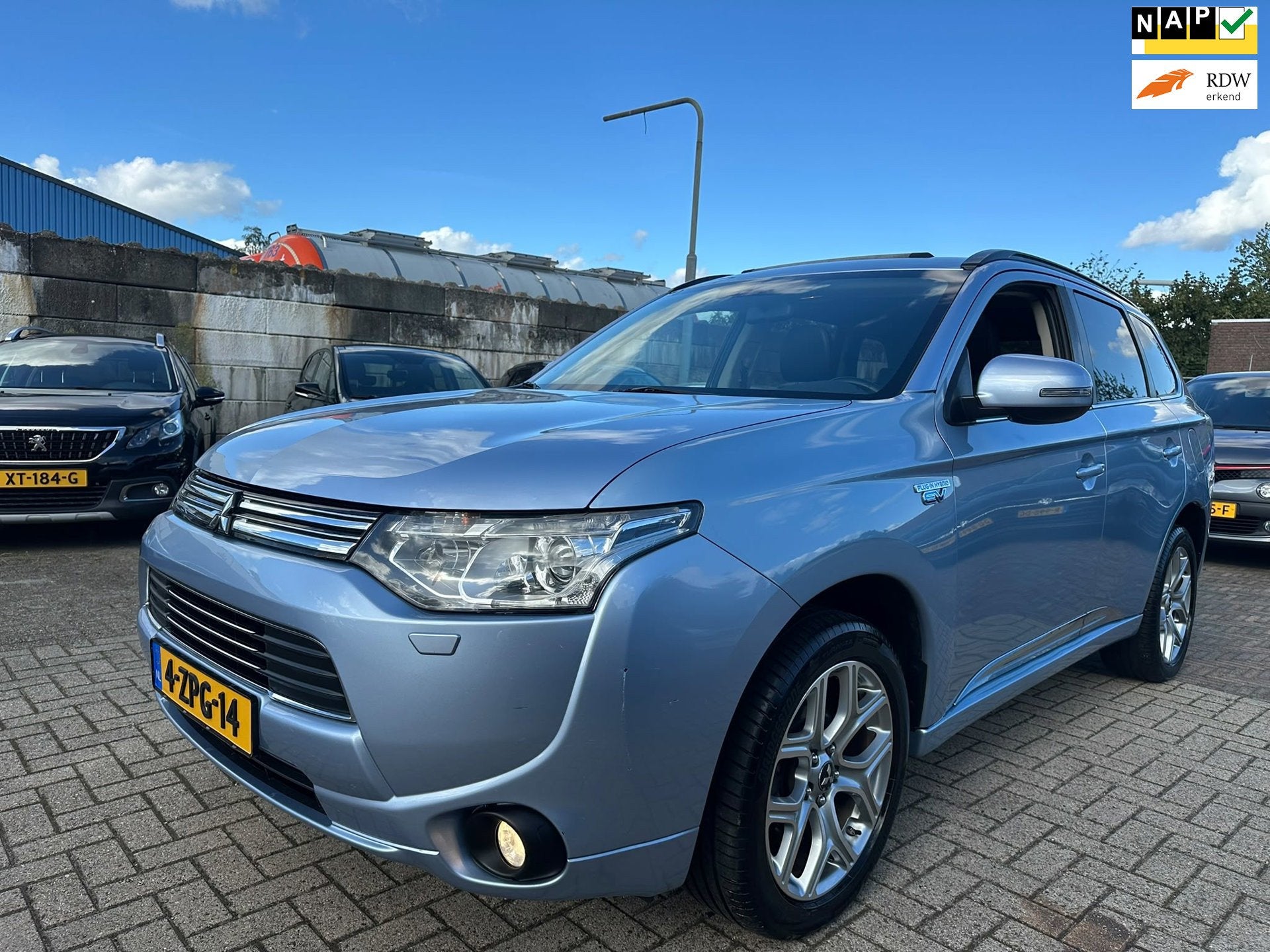 Mitsubishi Outlander 2.0 PHEV Instyle AWD/ LEER/ SCHUIFDAK/, Auto's, Mitsubishi, 4 cilinders, Blauw, Vierwielaandrijving, Hybride Elektrisch/Benzine