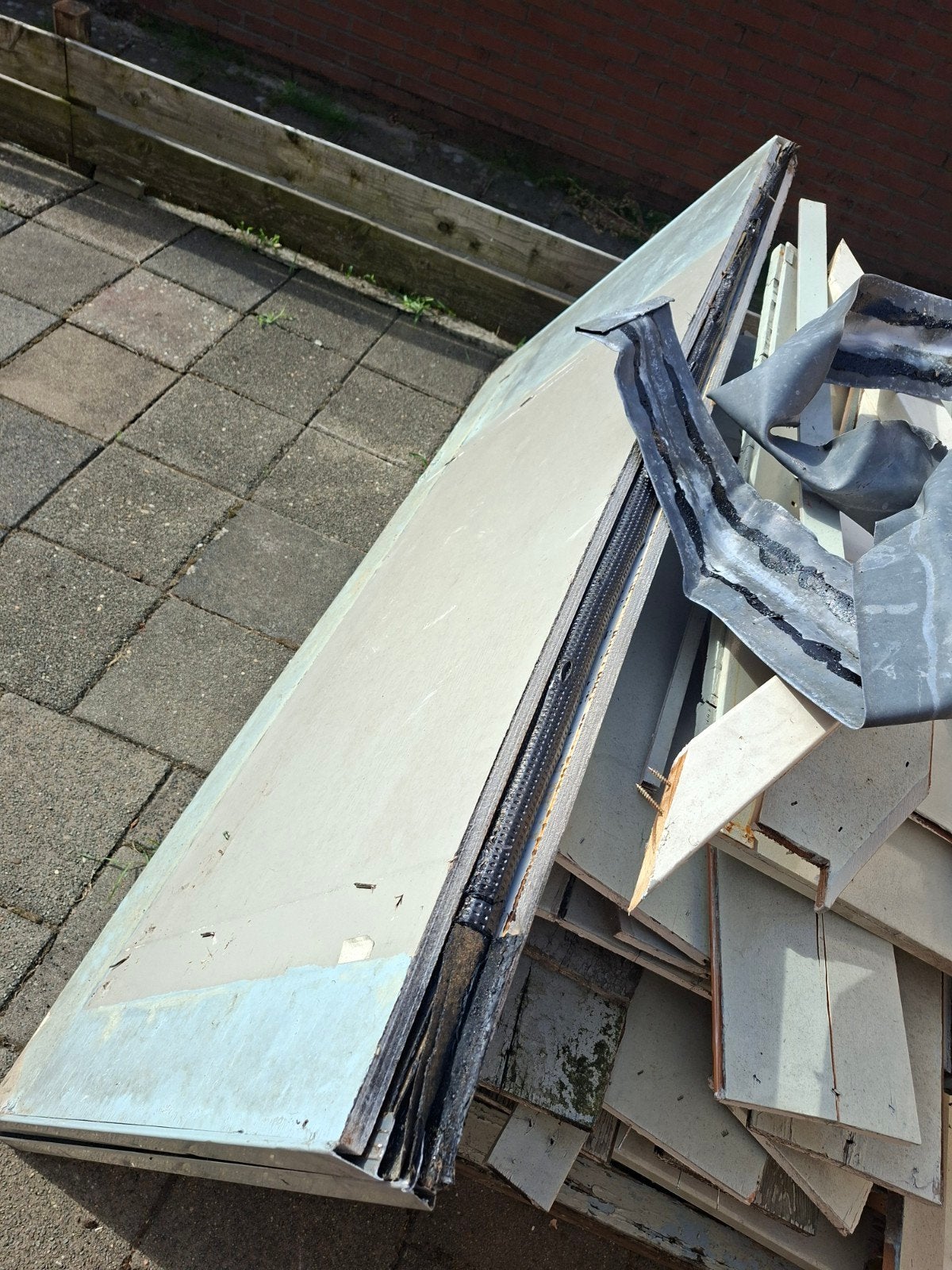 Gratis ophalen tuinhuisje en 1 stuk dakleer, Doe-het-zelf en Verbouw, Platen en Panelen, Ophalen, Gebruikt, Hout, 100 mm of meer
