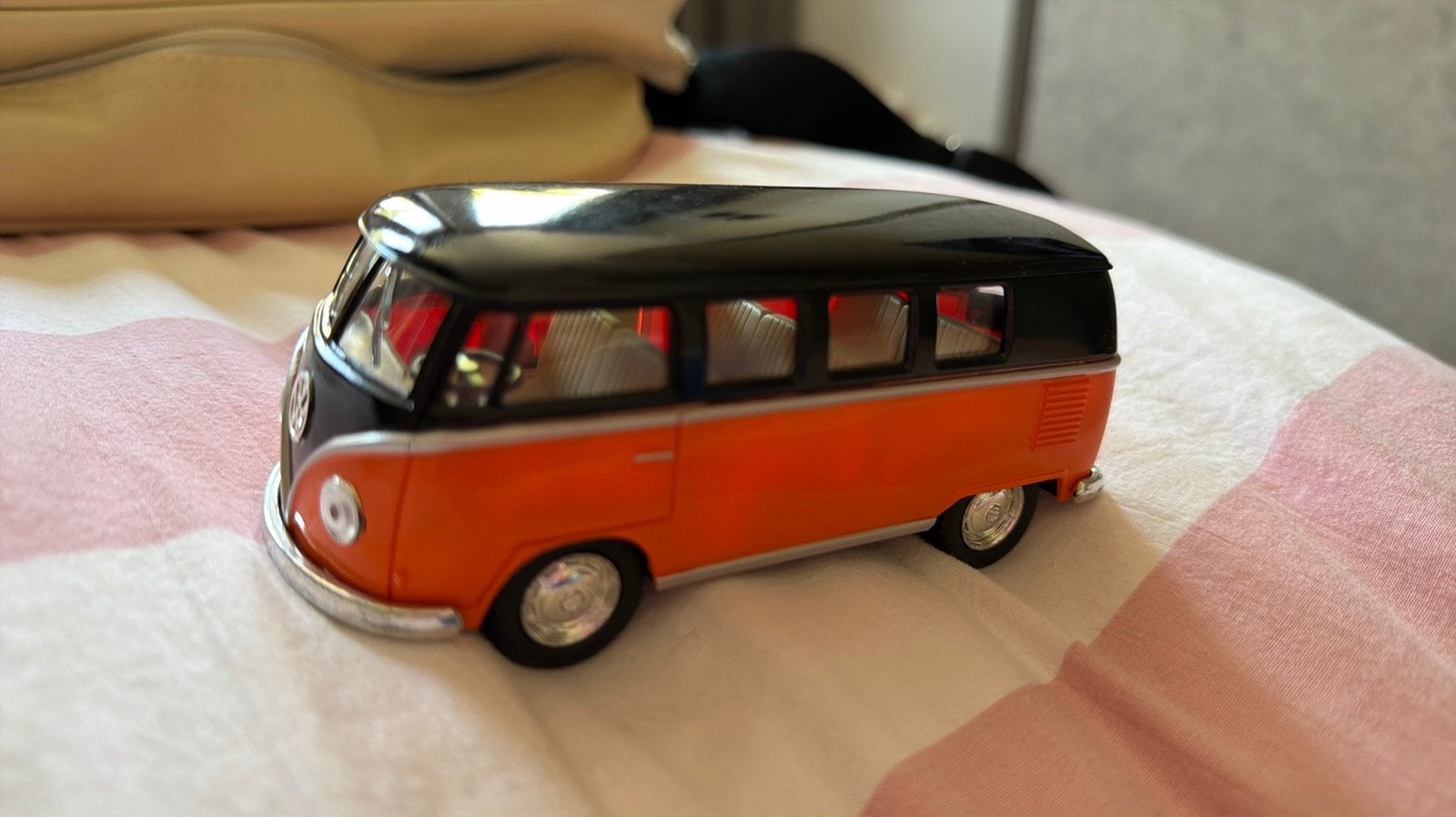 Volkswagen Classical bus 1962 schaal 1/32, Ophalen of Verzenden, Zo goed als nieuw, Auto, Overige merken