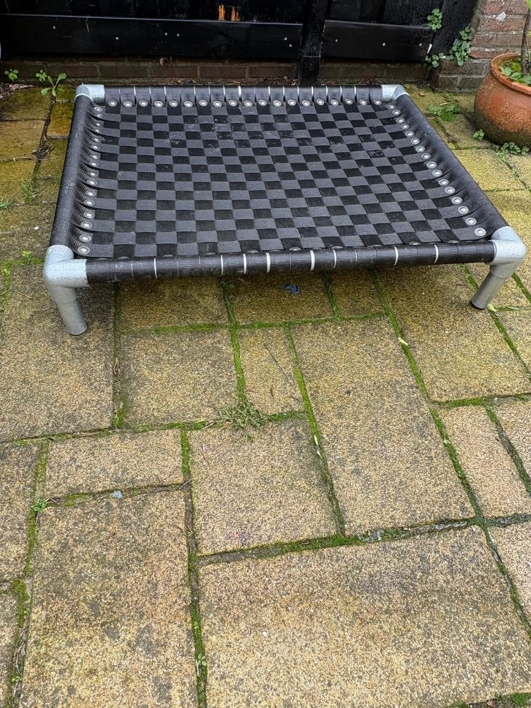 Industieel hondenbed 120 bij 100 cm.  ZGAN, Ophalen, Zo goed als nieuw, Overige