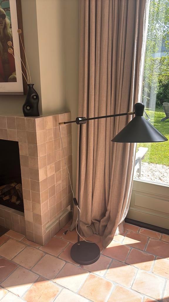 Zwarte vloerlamp, verstelbaar, Ophalen, Zo goed als nieuw, Metaal, 100 tot 150 cm