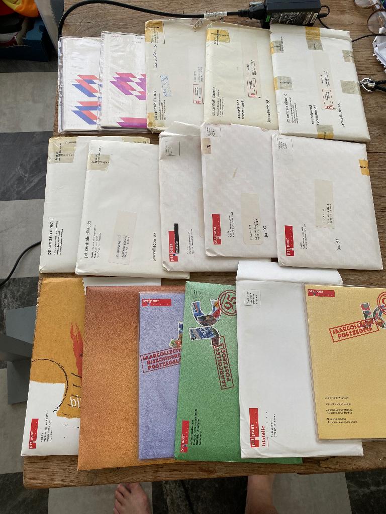 28 Jaarcollecties van 1980, 1981 en 1984 tm 2009, Ophalen of Verzenden, Na 1940, Postfris