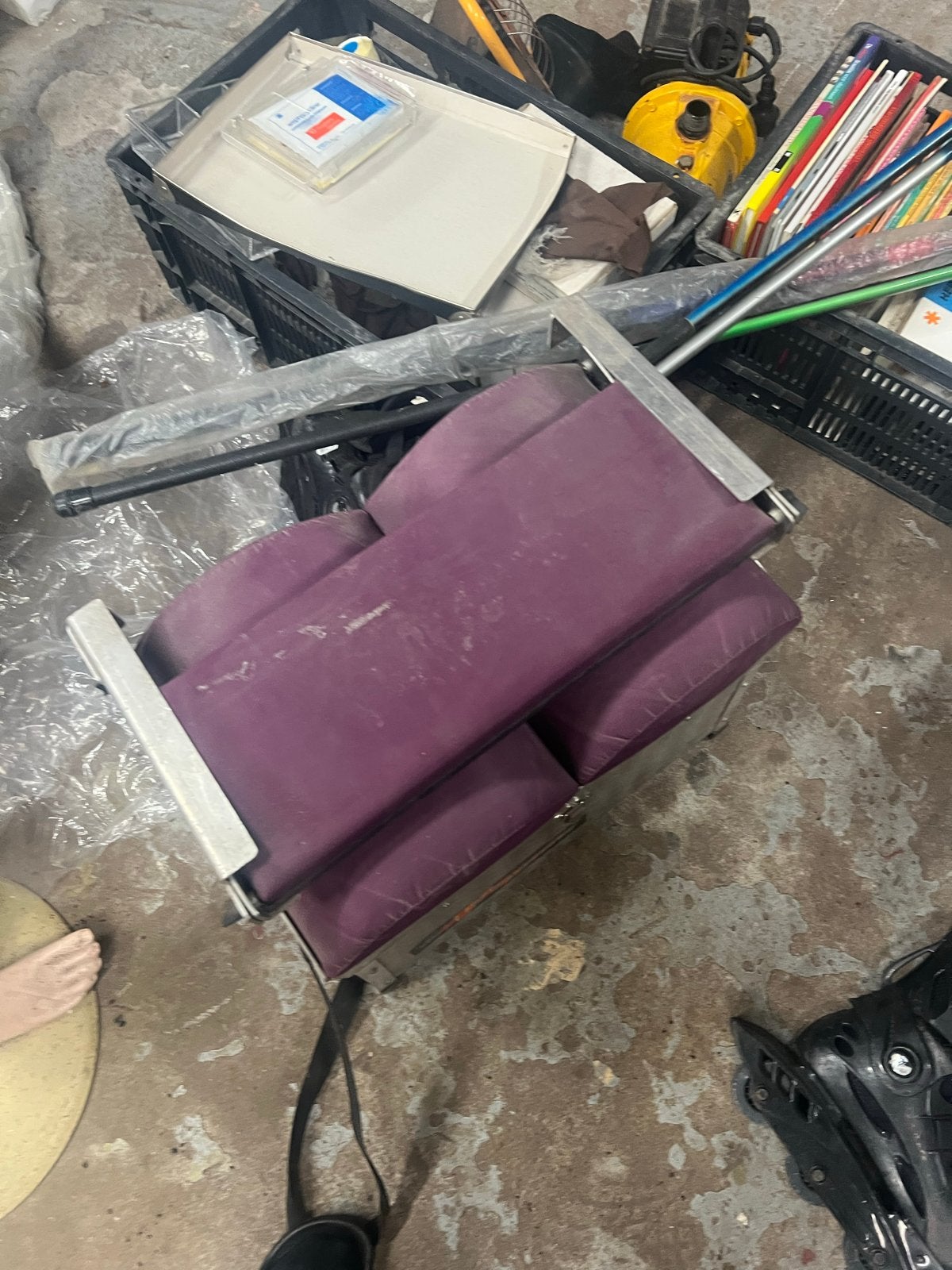 V-Cushion stoel - paars met metalen frame