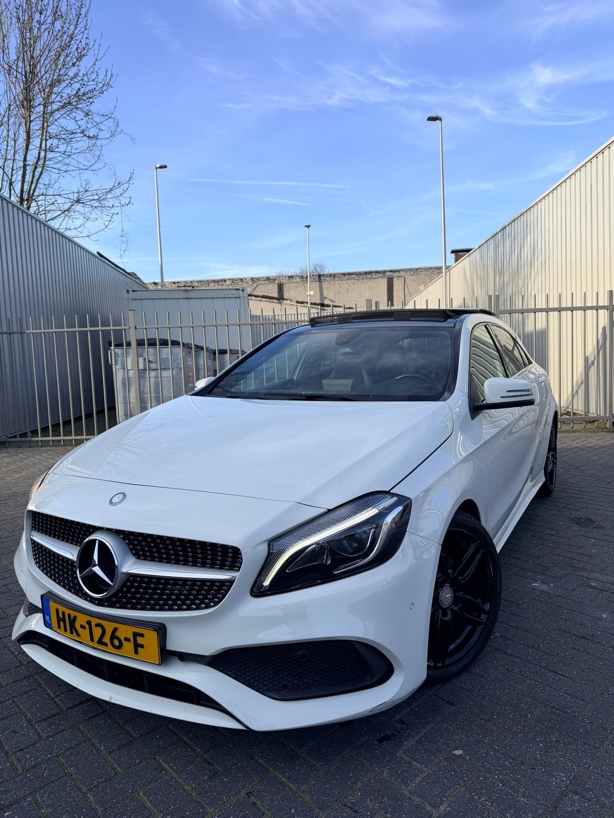 Mercedes-Benz A-Klasse 1.6 175pk AMG NIGHT EDITION PANO, Auto's, Mercedes-Benz, 1295 kg, 4 cilinders, Wit, 19 km/l