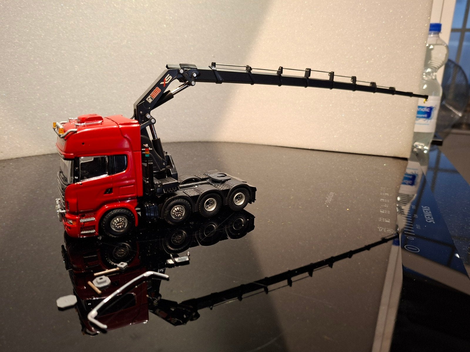 tekno scania met kraan zelf bouw, Hobby en Vrije tijd, Ophalen of Verzenden, Zo goed als nieuw, Bus of Vrachtwagen, Tekno