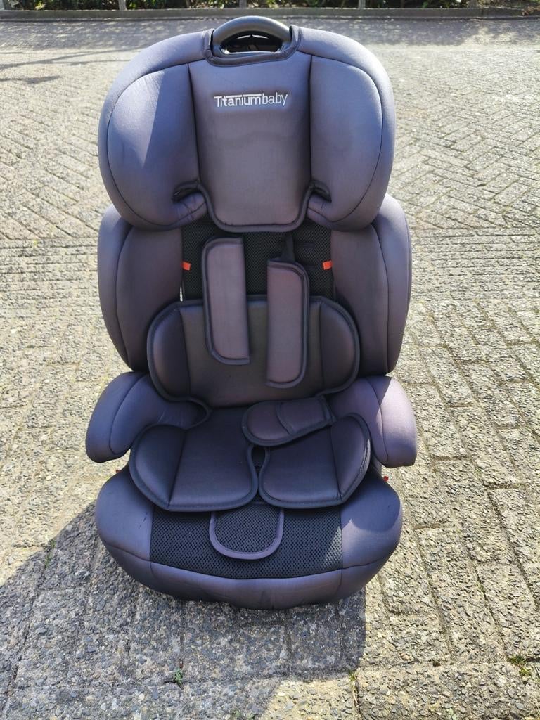 Titaniumbaby autostoel met Isofix zwart, Kinderen en Baby's, Autostoeltjes, 15 t/m 36 kg, Zo goed als nieuw, Isofix, Ophalen