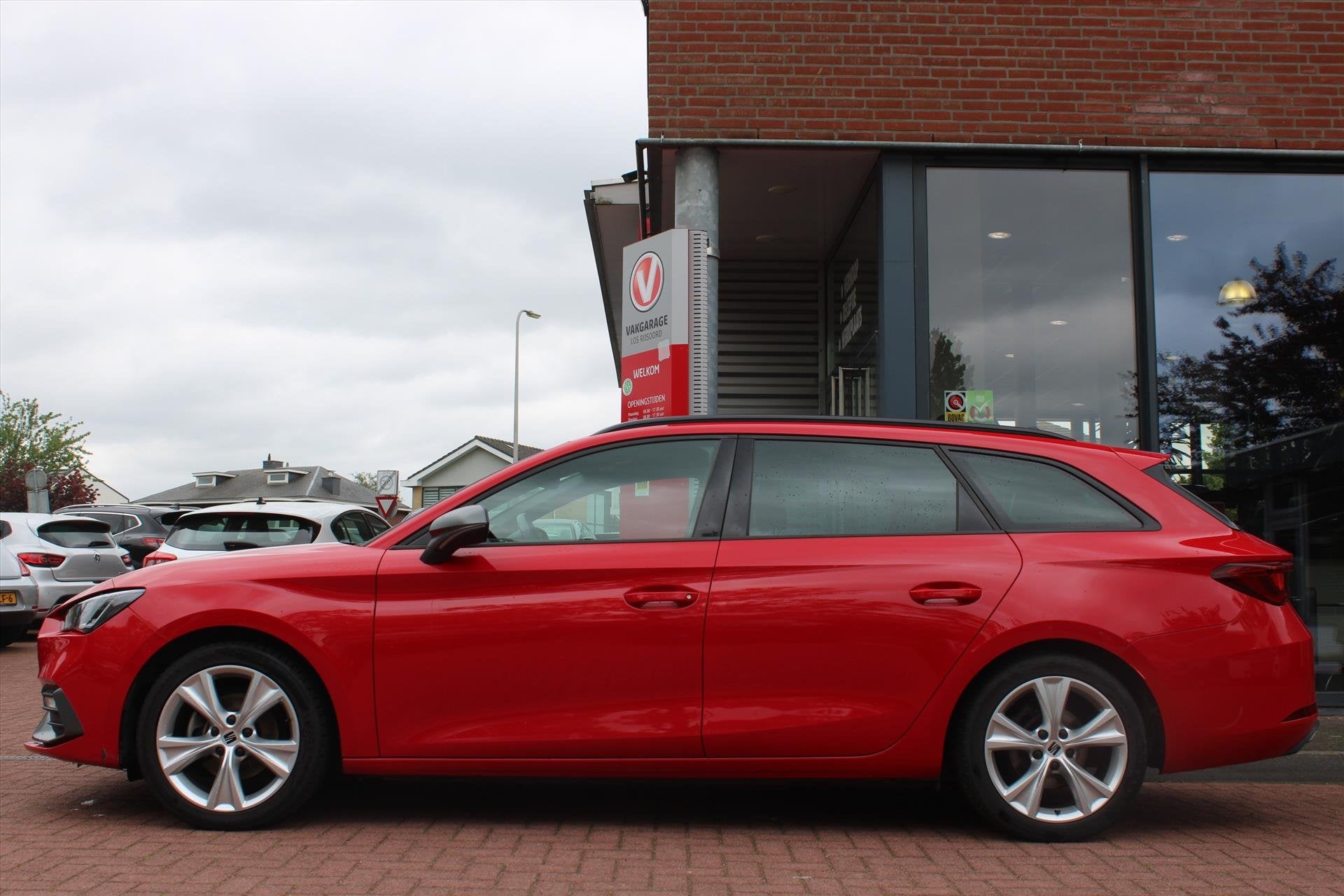 SEAT Leon Sportstourer 1.5 Hybrid Aut. *FR* | Trekhaak | Car, Auto's, Automaat, 4 cilinders, 150 pk, Leon
