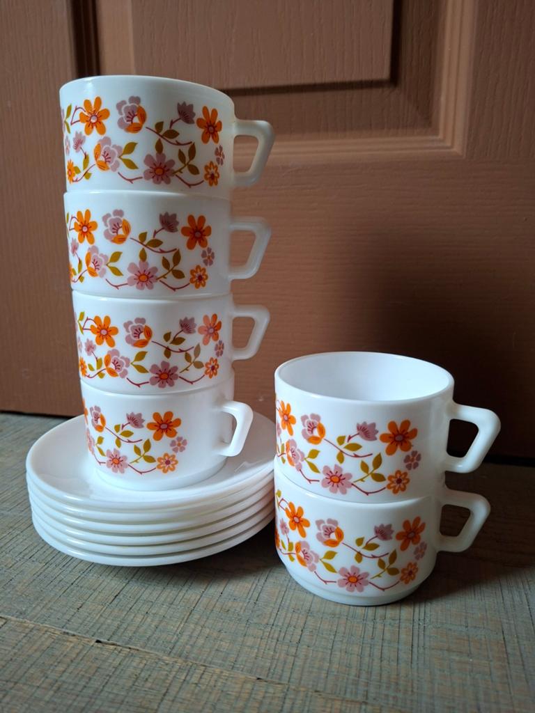 6 vintage Arcopal France kop en schotels bloemetjes, Antiek en Kunst, Antiek | Servies los, Ophalen of Verzenden