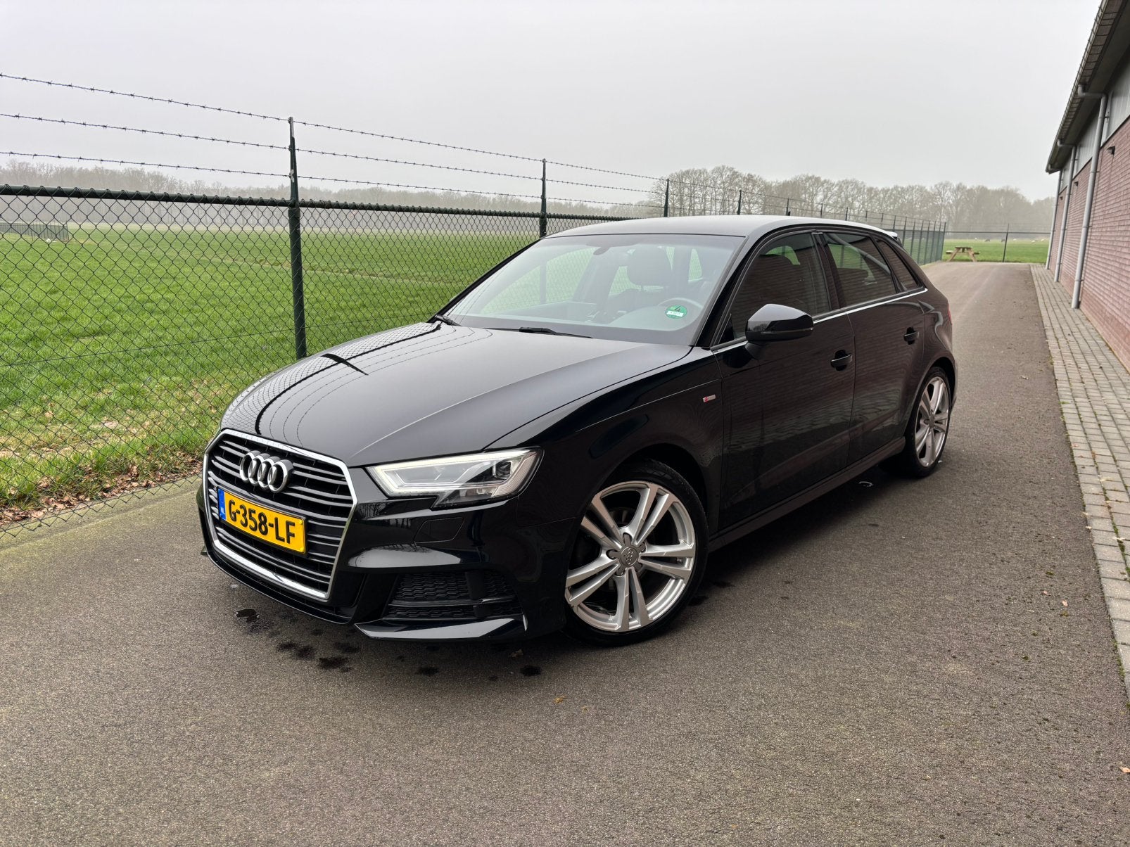 Audi A3 30 tfsi S-line, Voorwielaandrijving, 1165 kg, Zwart, Origineel Nederlands