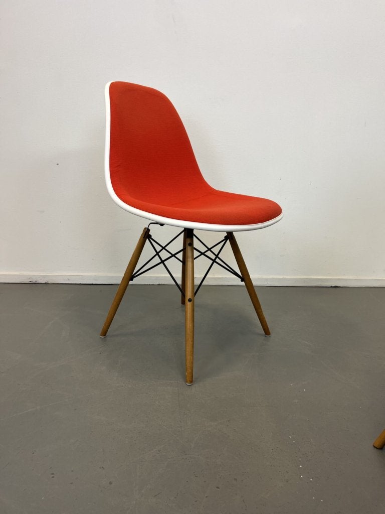 Vitra Eames DSW Stoel Rood/Wit Stof/Kunststof- Hout