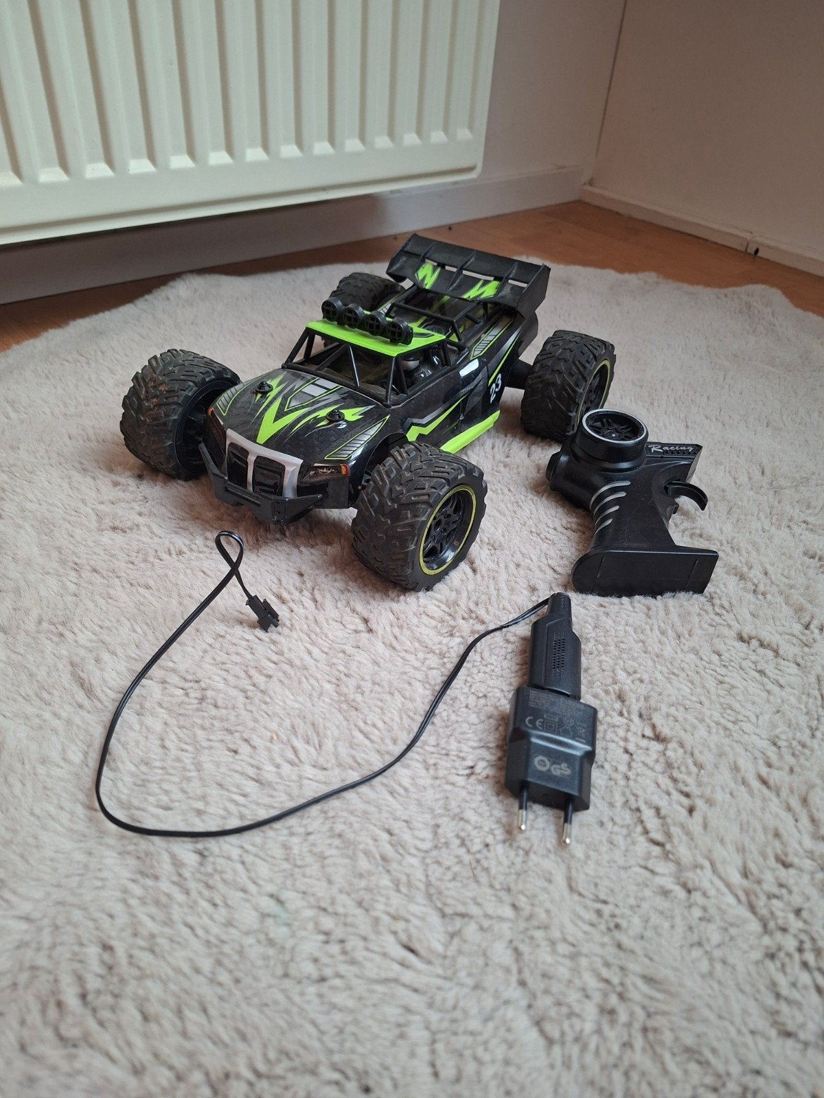Bestuurbare auto. alles werkt, Ophalen of Verzenden, Gebruikt, Overige schalen, Auto offroad
