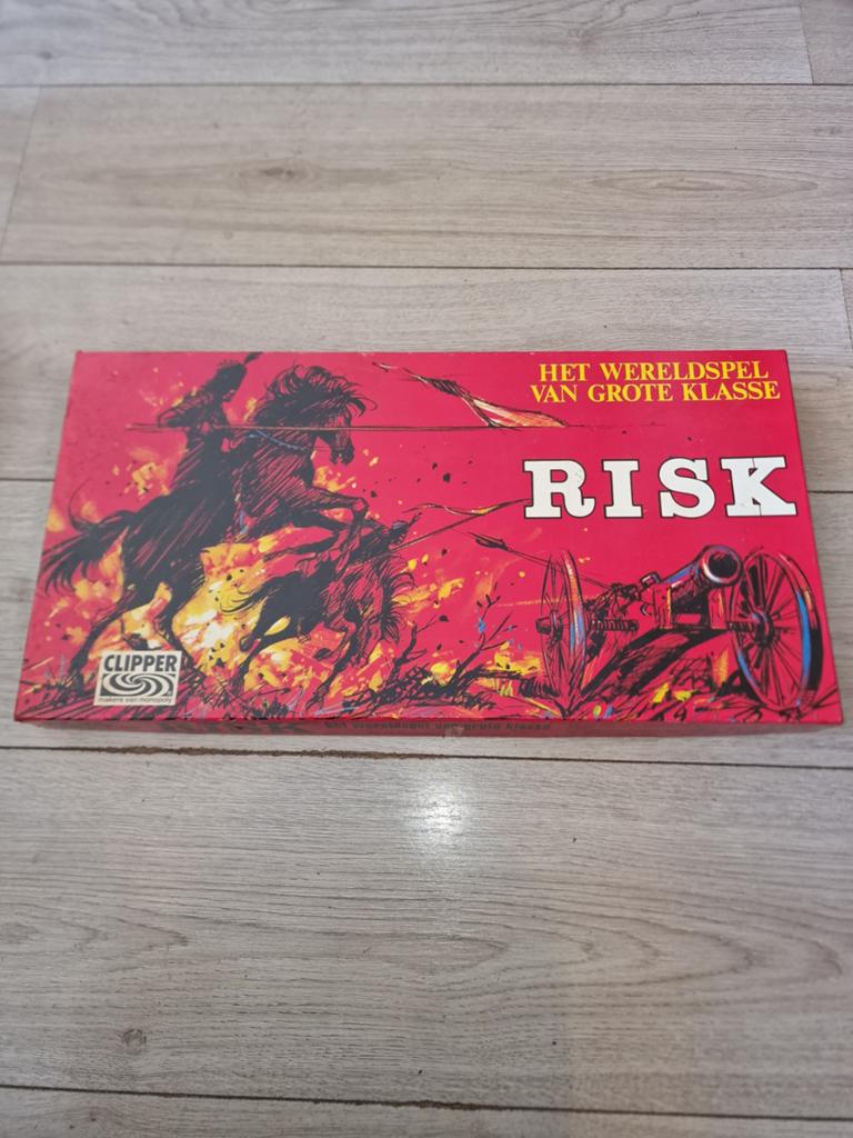 Risk bordspel - Oude rode doos uitgave - Zo goed als nieuw, Hobby en Vrije tijd, Gezelschapsspellen | Bordspellen, Ophalen of Verzenden