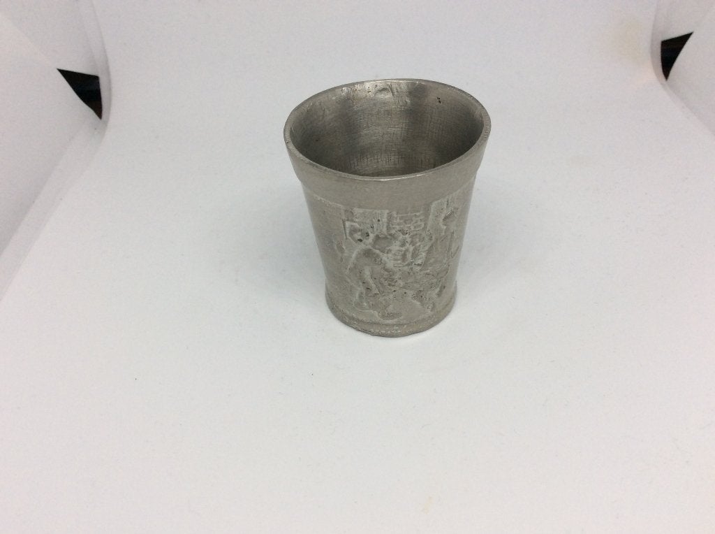 tinnen borrelglas 5 cm hoog "Kaasdragers" merk: Engeltjestin, Ophalen of Verzenden