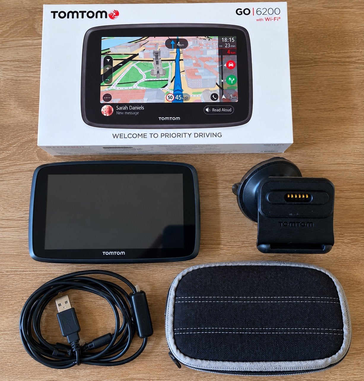 TomTom GO 6200 Wi-Fi – compleet met doos, houder en hoes, Ophalen of Verzenden, Zo goed als nieuw