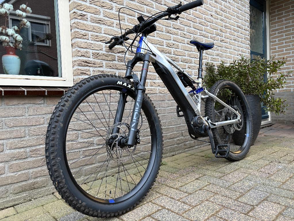 Yamaha Moro 07 30th anniversary E-MTB maat: M, Ophalen, 49 tot 53 cm, Giant, Zo goed als nieuw