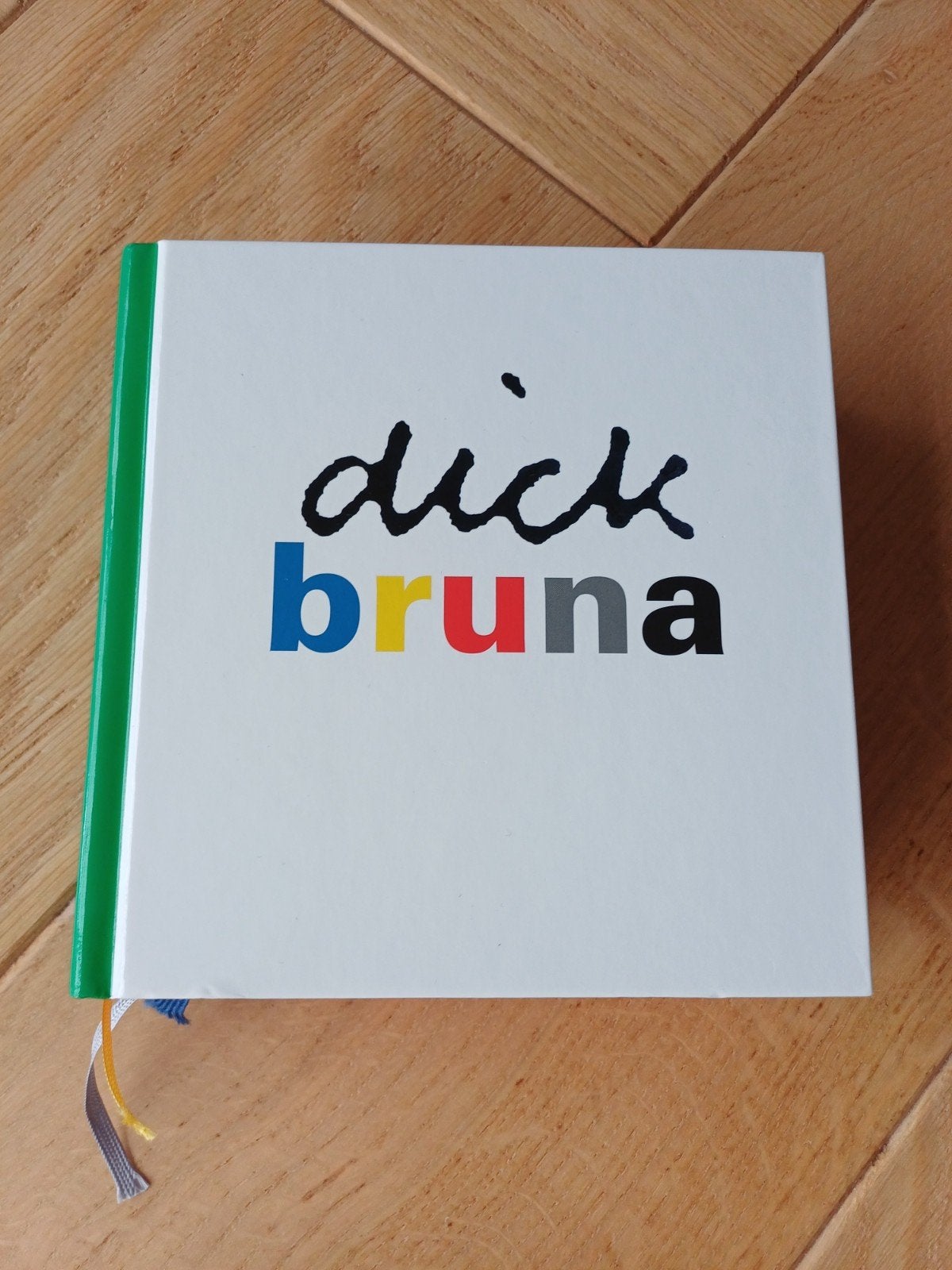 Dick Bruna - Kunstenaar, Illustrator en Vormgever, Ophalen of Verzenden, Zo goed als nieuw, Dick Bruna, Non-fictie