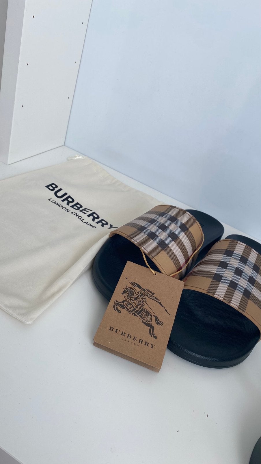 Burberry slippers, Slippers, Zwart, Nieuw, Ophalen of Verzenden