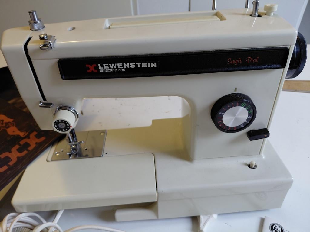 Lewenstein Amazone 590 Naaimachine - Zo goed als nieuw, Ophalen, Zo goed als nieuw, Naaimachine, Lewenstein