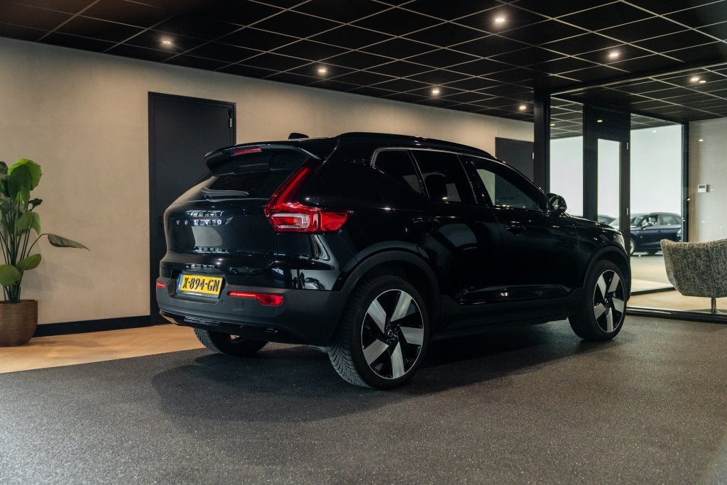 Volvo XC40 Extended Plus 82 kWh (bj 2023, automaat), Auto's, 12 maanden, Gebruikt, Zwart, Zwart