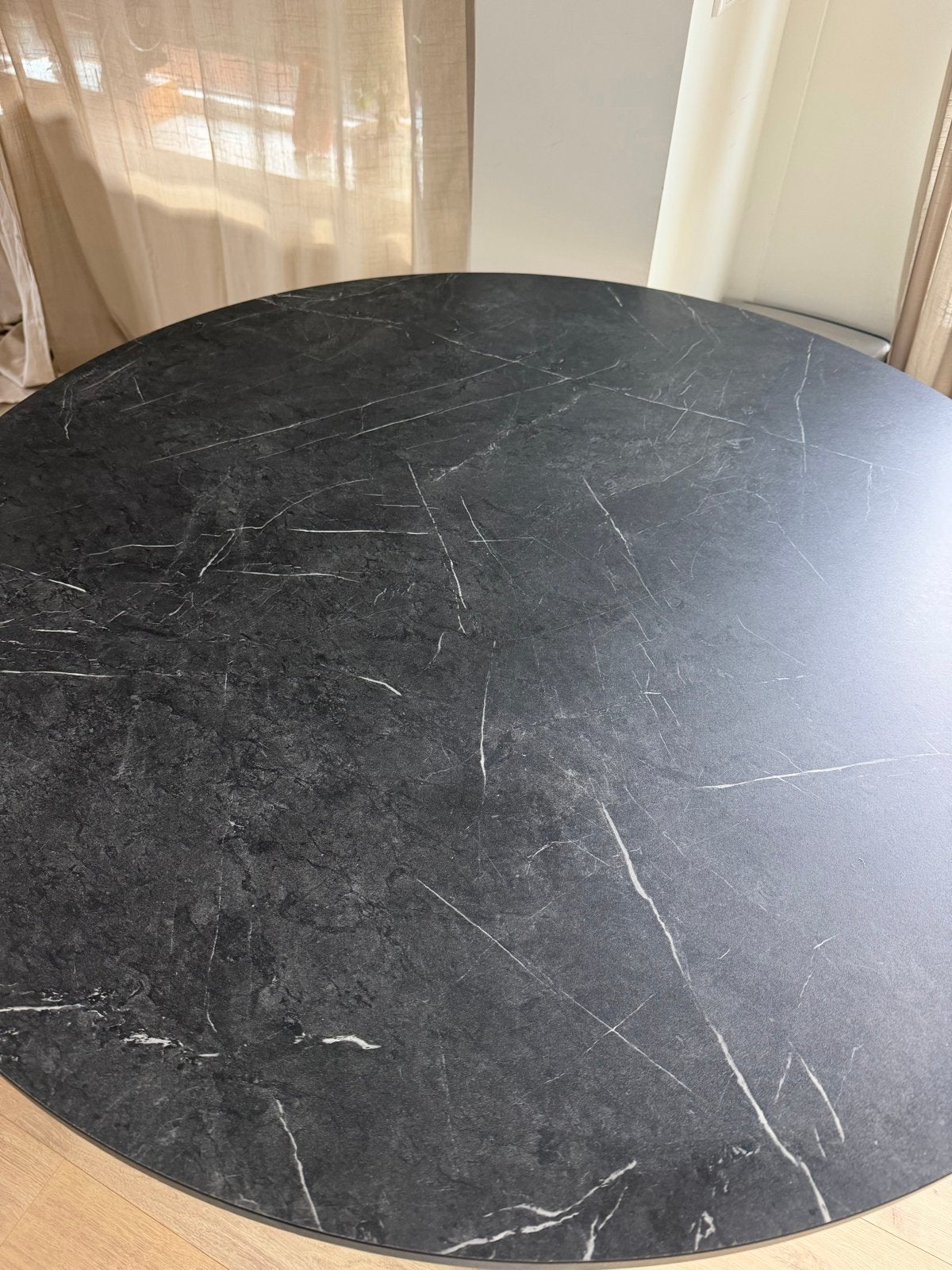 IKEA zwarte Mariedamm ronde marmerlook tafel, Ophalen, Overige materialen, 100 tot 150 cm, Rond