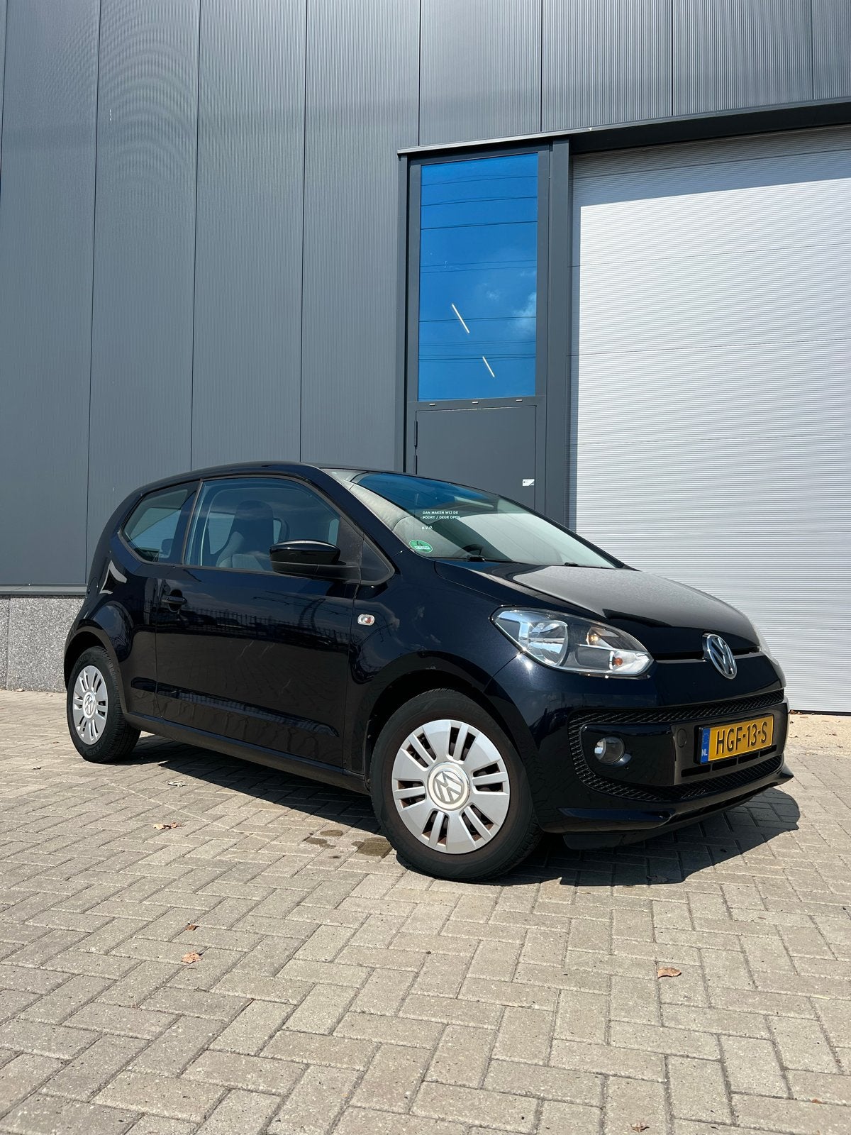Volkswagen up! 1.0 2012 Zwart met Airco, Stoelverwarming etc, Auto's, Voorwielaandrijving, Stof, 4 stoelen, Zwart
