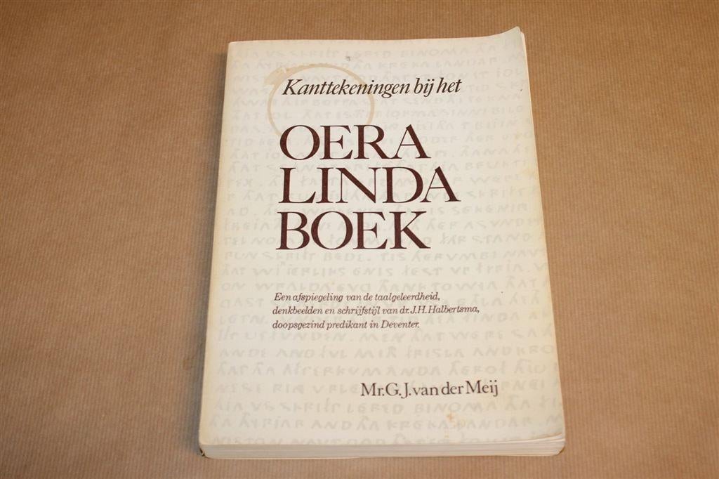 Kanttekeningen bij Oera Linda Boek — Halbertsma, Dik Boek, Boeken, Ophalen of Verzenden, Gelezen