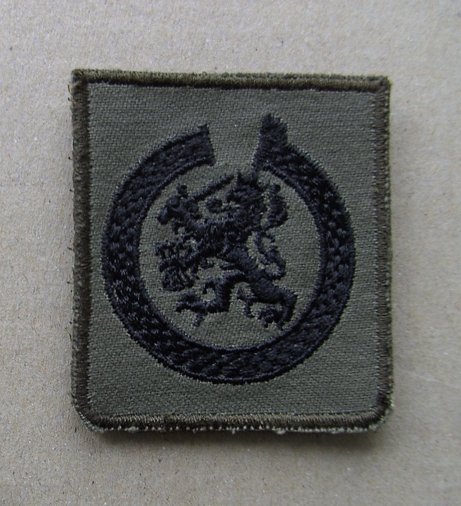 5x5 embleem - HJV  Hogere Juridische Vorming, Verzamelen, Ophalen of Verzenden, Landmacht, Nederland, Embleem of Badge