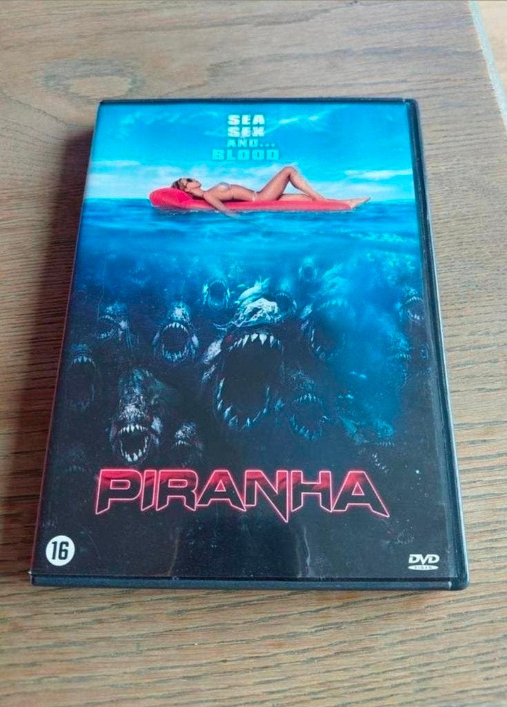 Piranha 2 the spawning + 2010 reboot Piranha dvd., Vanaf 16 jaar, Ophalen of Verzenden, Zo goed als nieuw, Monsters