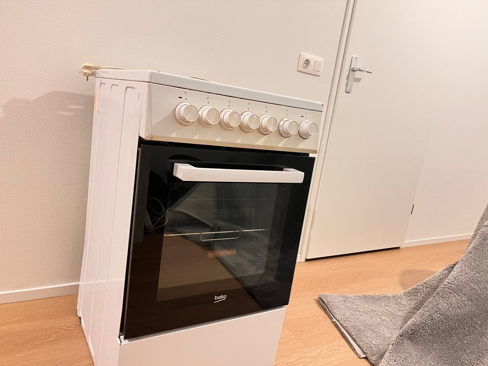 Beko Vrijstaand Elektrisch Fornuis met Oven, Ophalen, Gebruikt, 4 kookzones, 85 tot 90 cm