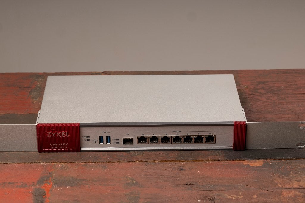 Zyxel USG FLEX 500 Firewall / VPN / UTM | 7x GbE + SFP|rack, Ophalen of Verzenden, Zo goed als nieuw, Router, ZyXEL