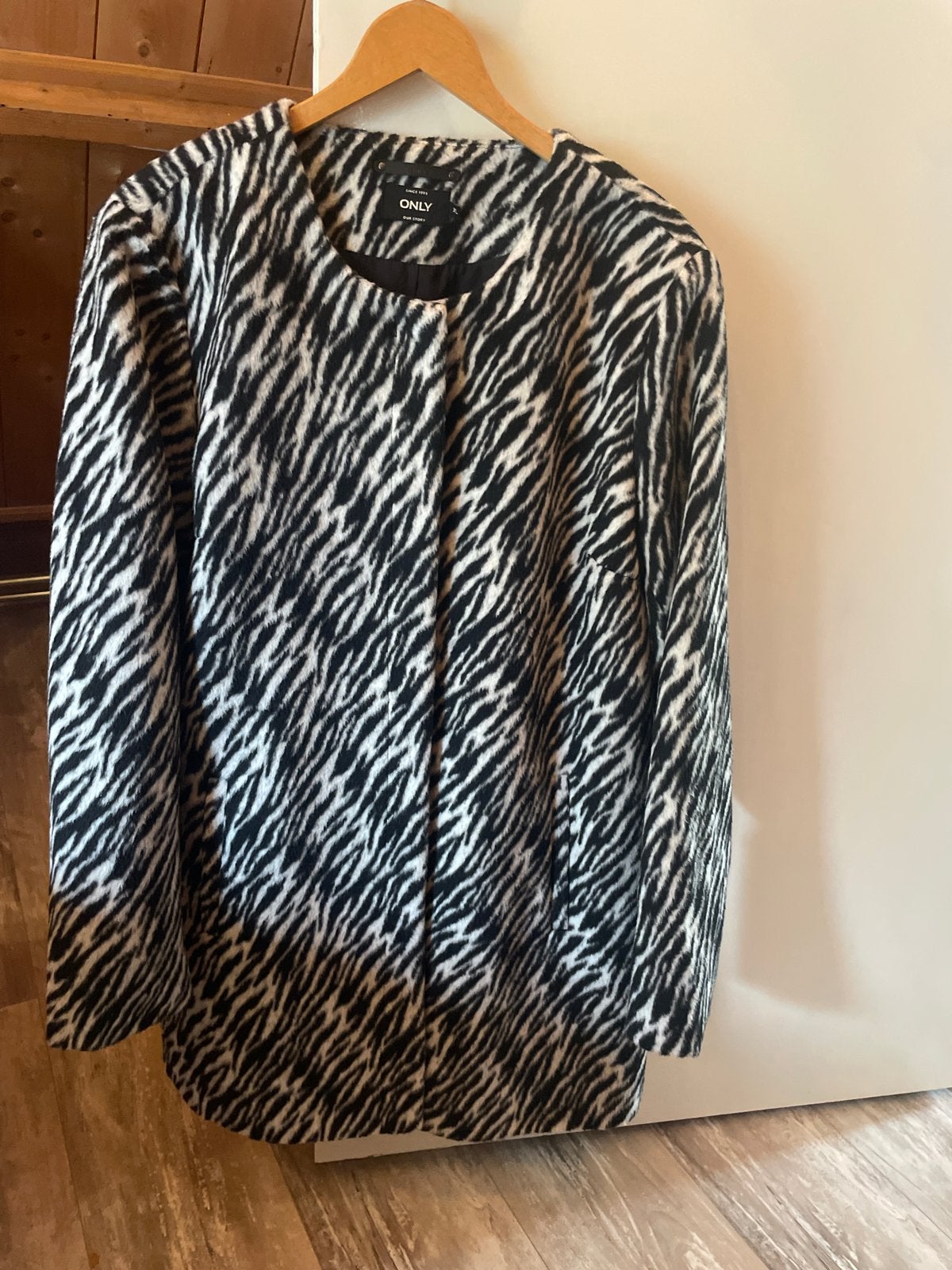 ONLY Zebra Jas - Stijlvolle Damesjas met Zebrastrepen, Ophalen of Verzenden, Zo goed als nieuw, Maat 46/48 (XL) of groter, Zwart