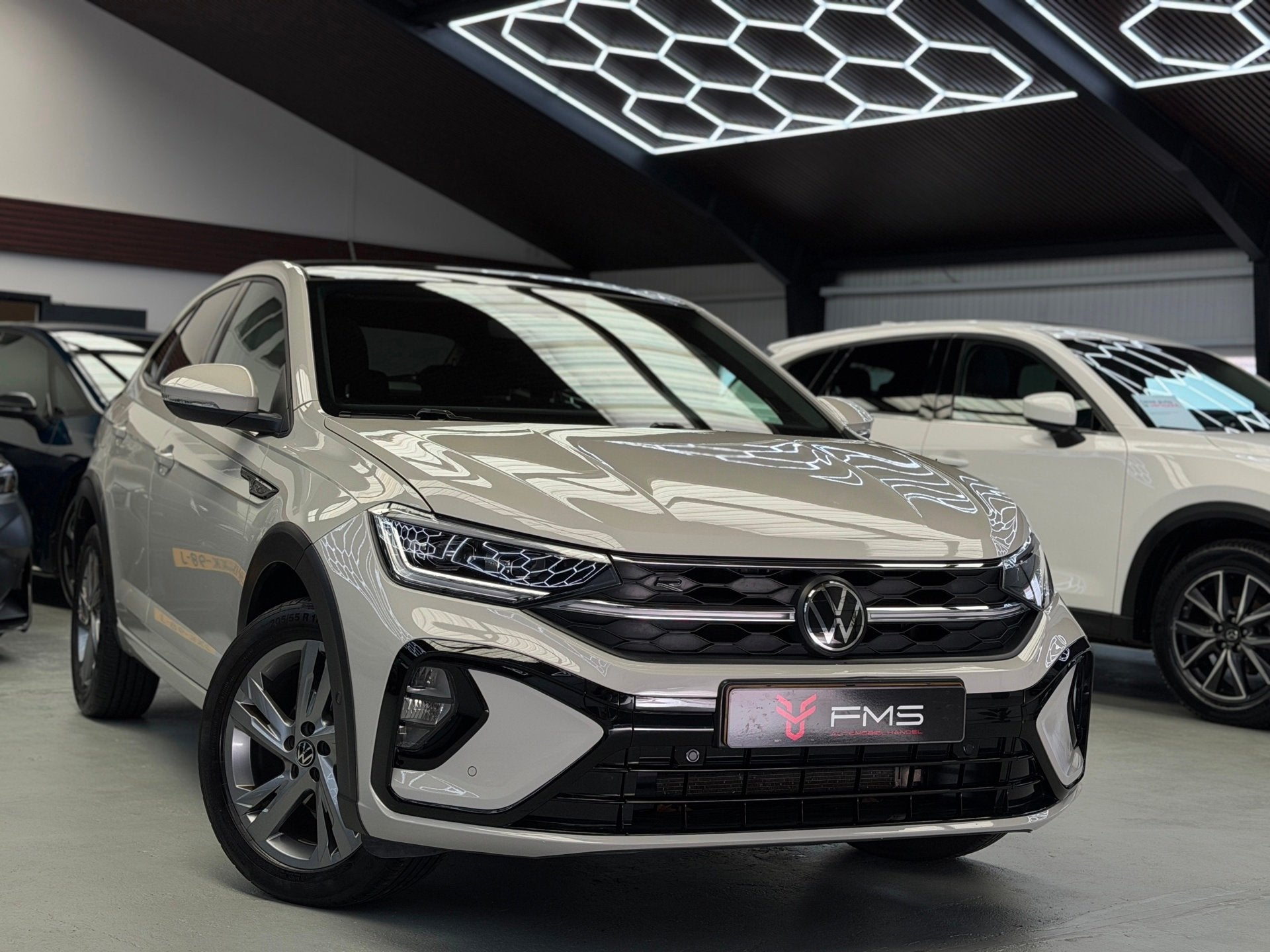 Volkswagen Taigo 1.0 TSI 2x R-Line Panorama CarPlay Camera, Auto's, Voorwielaandrijving, Dealer onderhouden, Gebruikt, Zwart