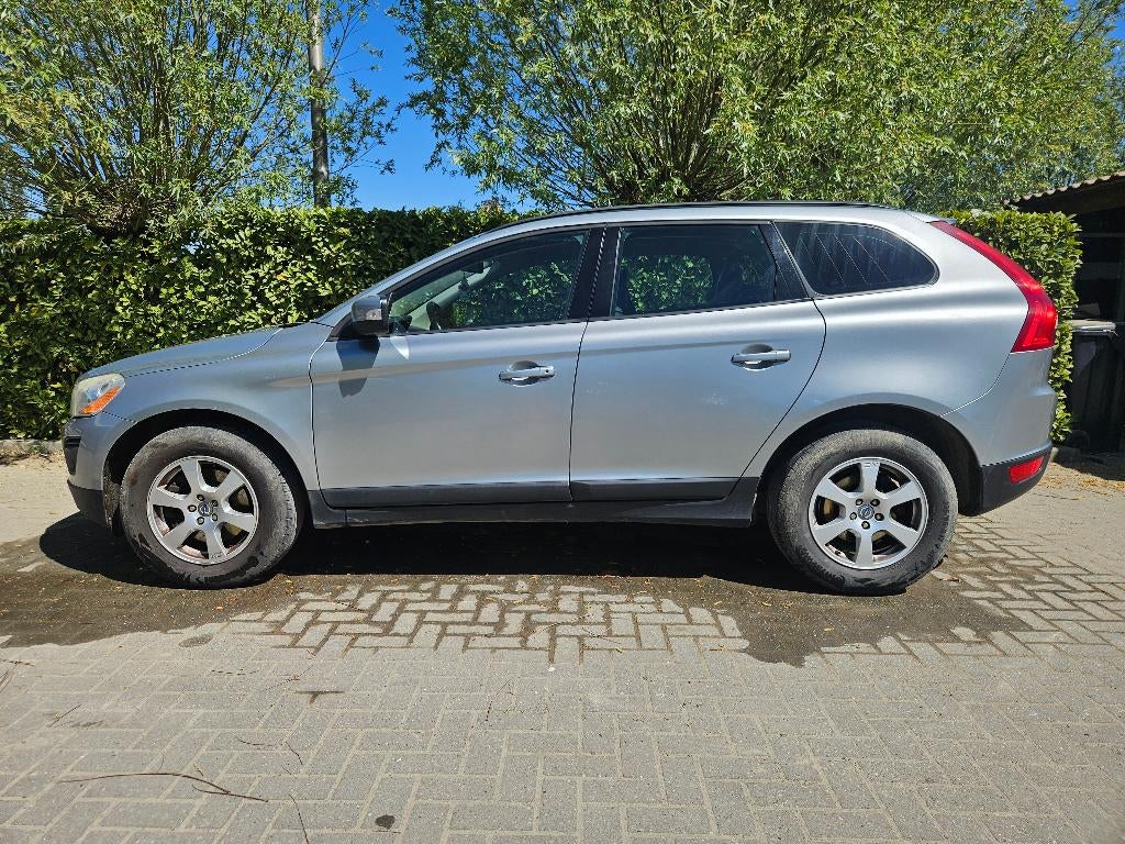 Volvo XC60 2.4 D AWD 2010 Grijs, Auto's, 13 km/l, 1698 kg, Stof, Zwart
