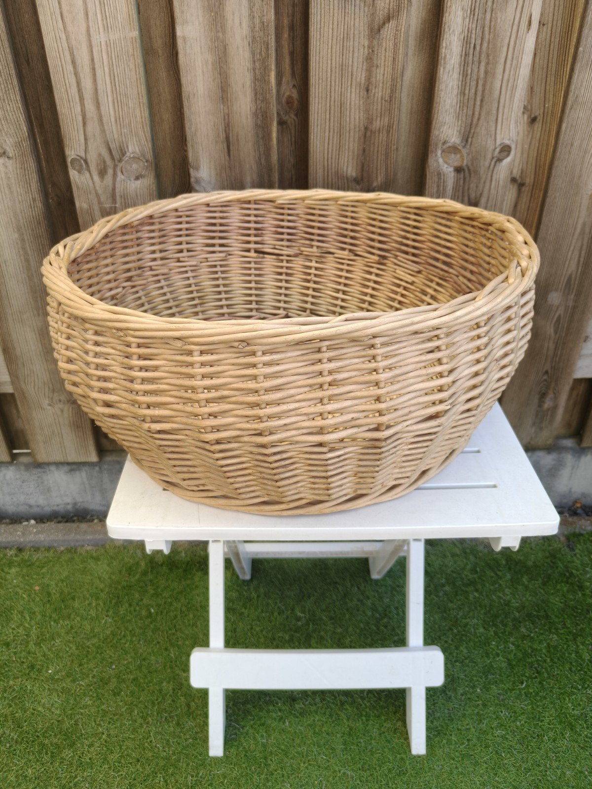 grote riet/rotan mand rond laag model, Huis en Inrichting, Woonaccessoires | Schalen en Manden, Mand, Rond, Ophalen of Verzenden