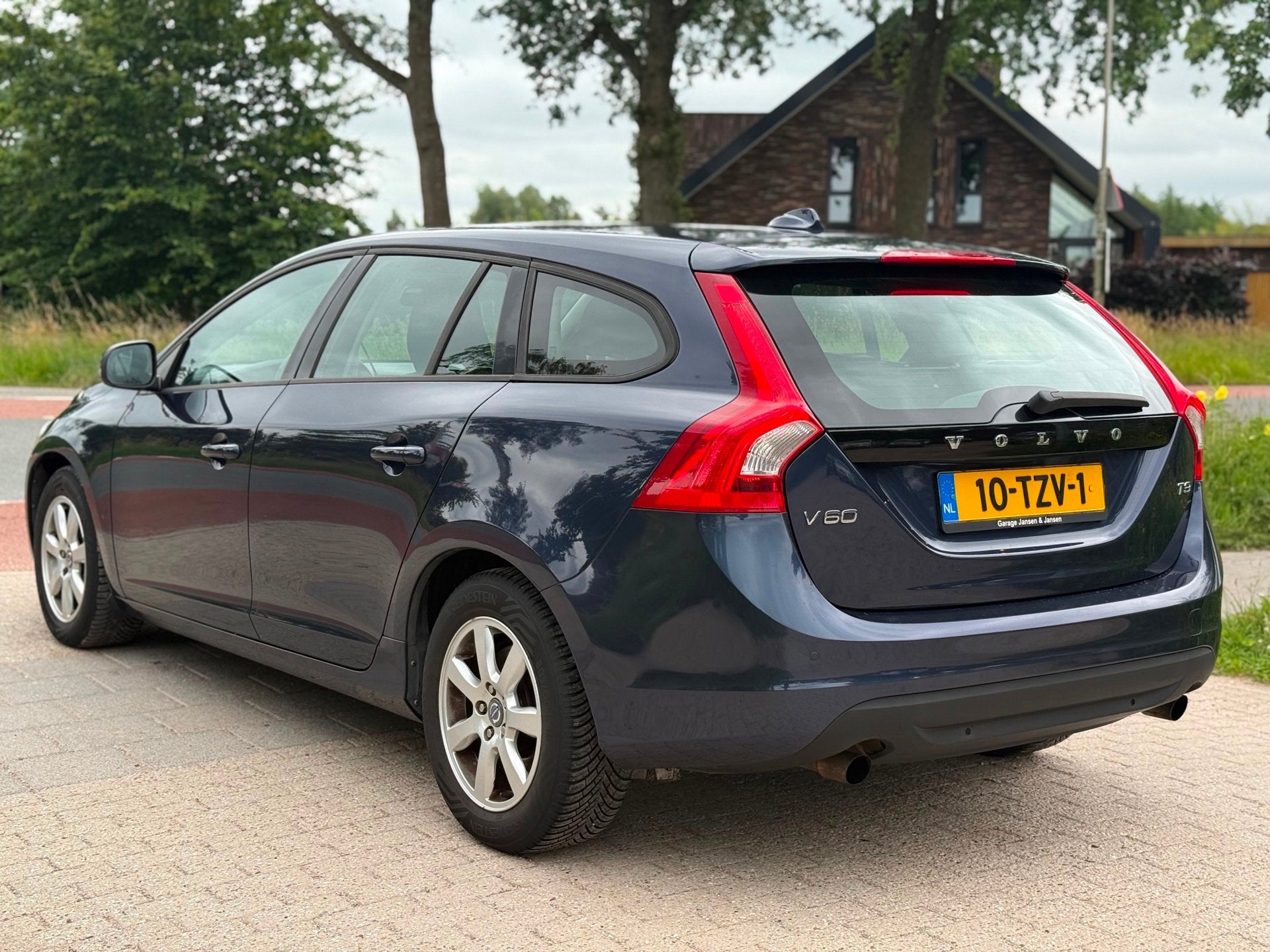 Volvo V60 1.6 T3 Kinetic Airco Cruise Navi Psensor, Auto's, Voorwielaandrijving, Gebruikt, 4 cilinders, 150 pk
