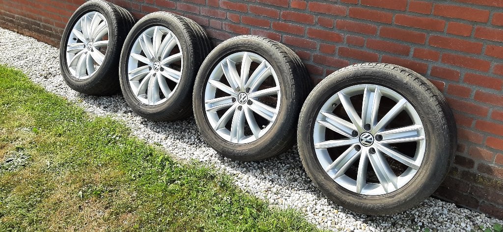 Banden + Velgen Volkswagen Tiguan, Ophalen, 18 inch, Gebruikt, Banden en Velgen
