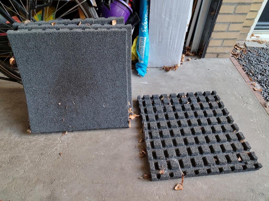 Rubberen tuintegels 50x50 cm - 4 stuks, Gebruikt, Rubber, Ophalen of Verzenden, Minder dan 5 m²