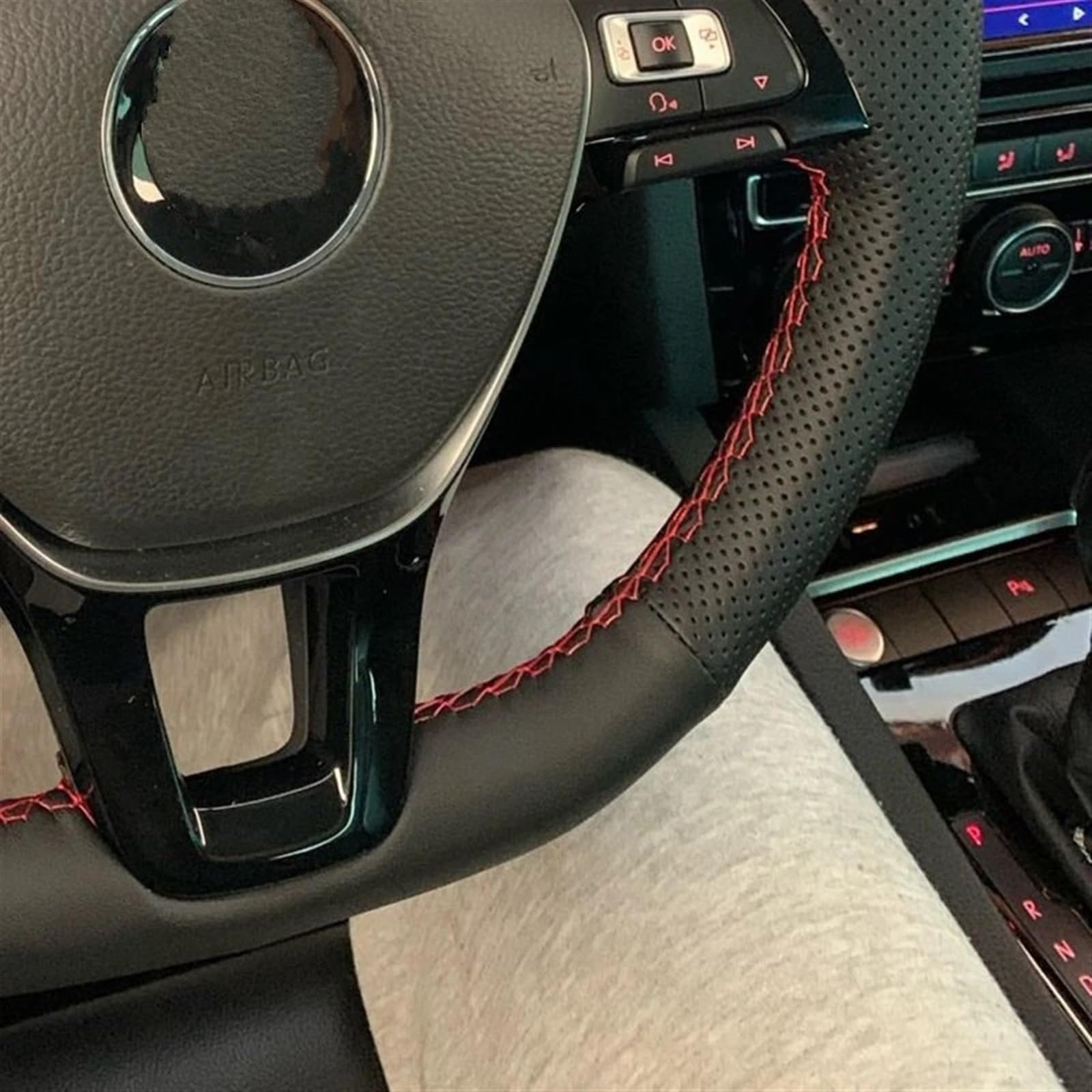 Leren Stuurhoes met Rode Stiksels - DIY Kit (VAG), Auto-onderdelen, Interieur en Bekleding, Ophalen of Verzenden, Nieuw, Universele onderdelen
