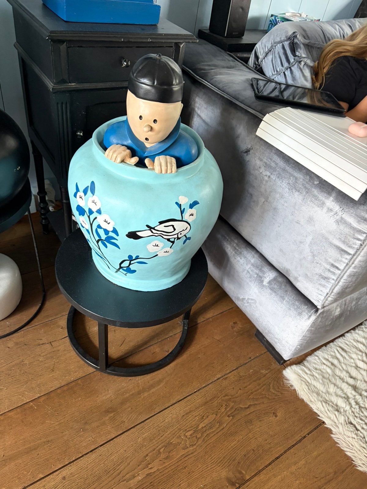Kuisje met Bobby in pot Blauwe Lotus, Ophalen, Zo goed als nieuw